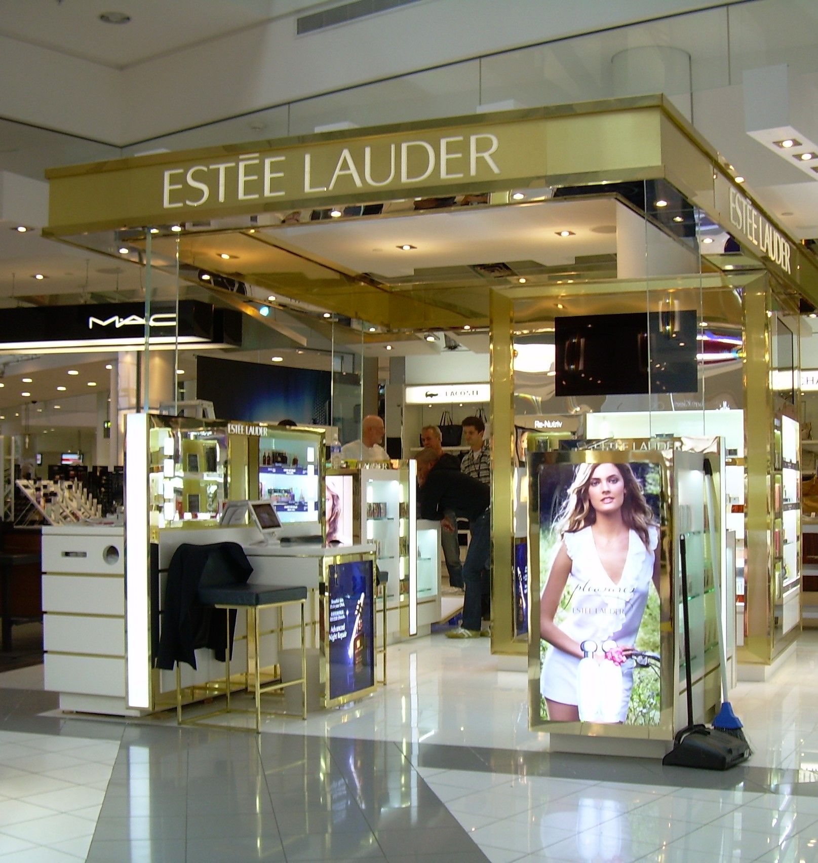 Estee Lauder | Retail Displays